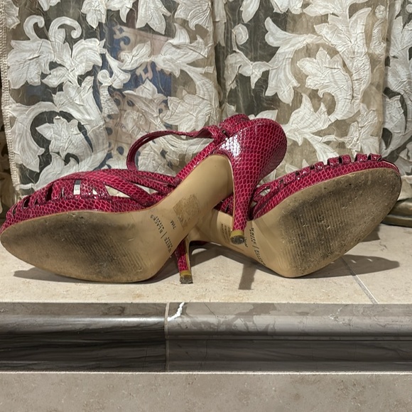 Heels - Picture 2 of 11